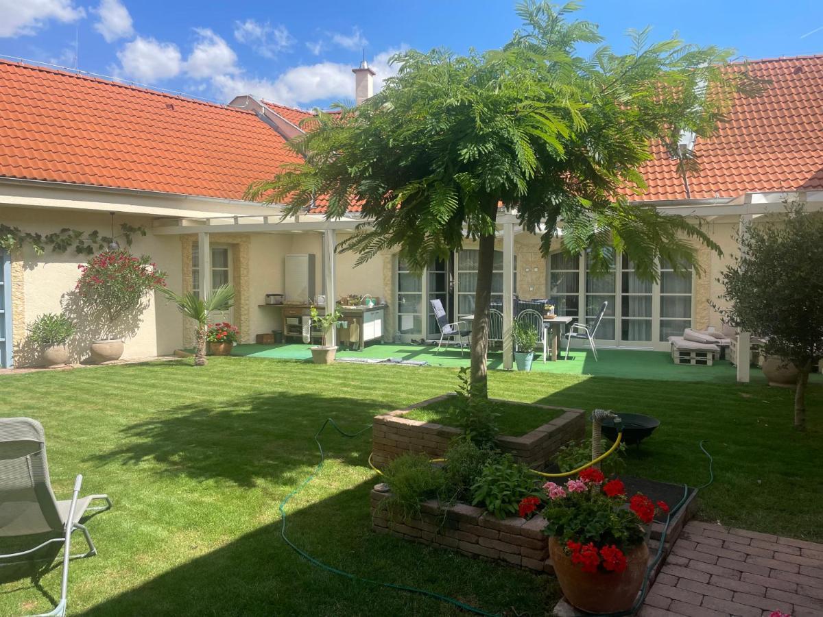 Komárno Monpe Apartmanik S Atmosferou מראה חיצוני תמונה