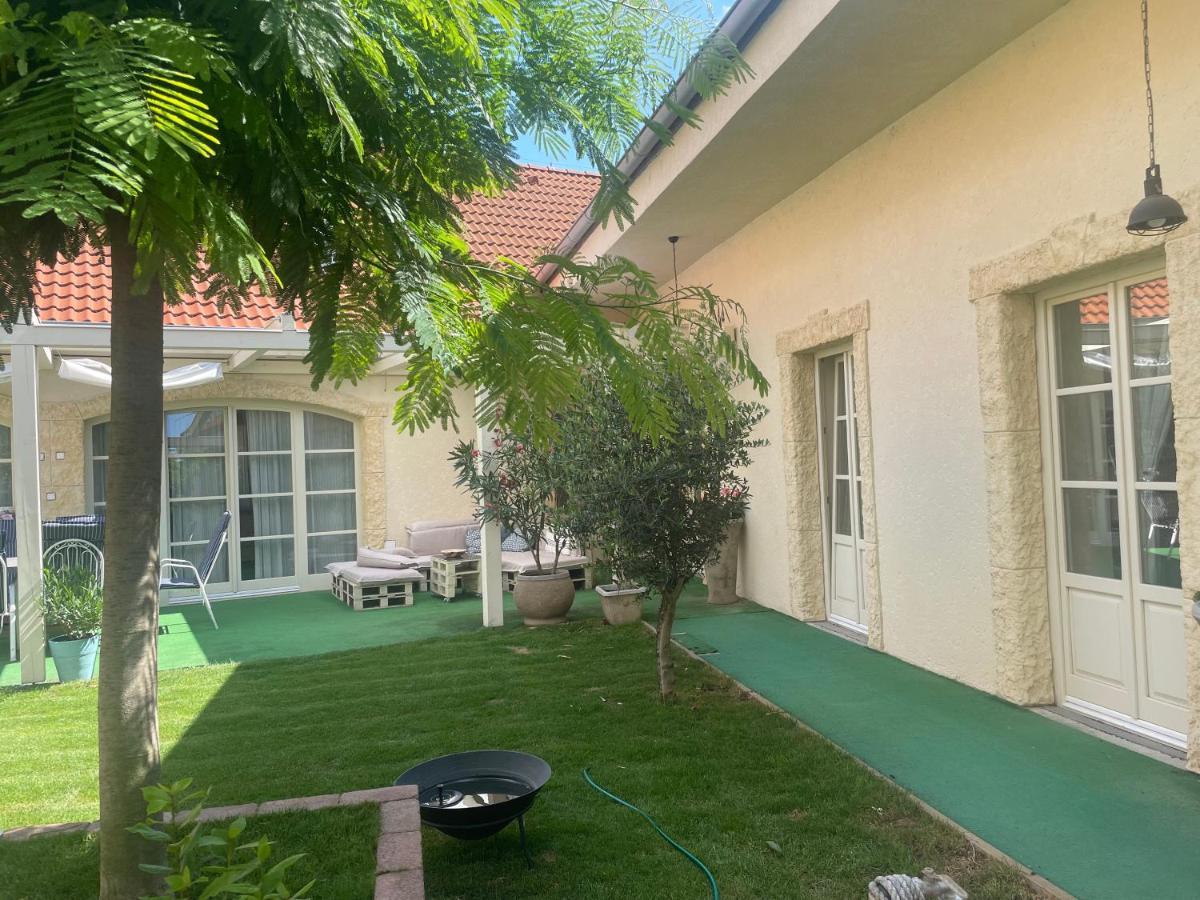 Komárno Monpe Apartmanik S Atmosferou מראה חיצוני תמונה